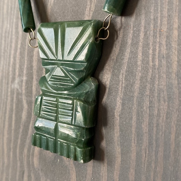 Mexican onyx stone figure necklace. Vintage 1970s. Read description for flaws. 💚 - Picture 3 of 8